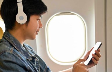 can you use bluetooth on a plane