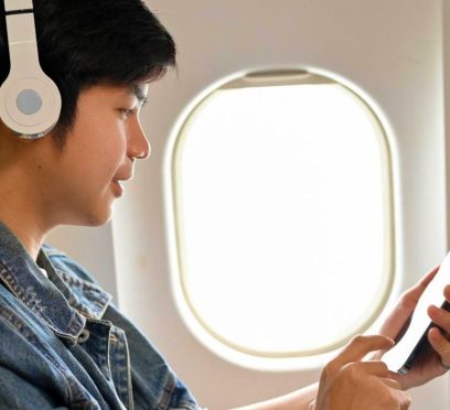 can you use bluetooth on a plane