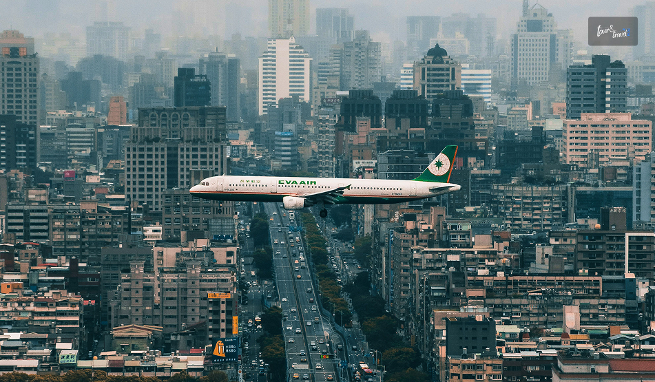 EVA Air Review: My Experience With EVA Air And Things You Must Know In 2027