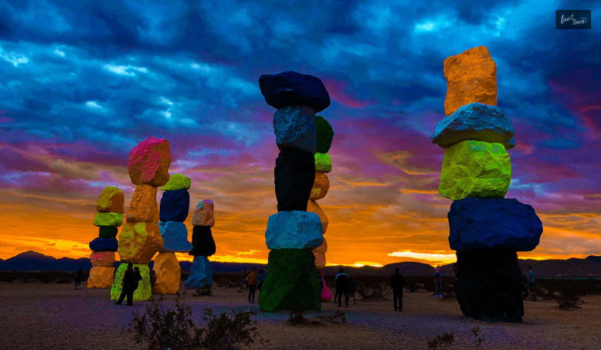 This Is The Best Time To Visit The Seven Magic Mountains In Vegas