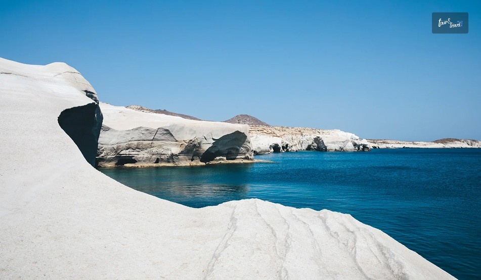 Sarakiniko Beach