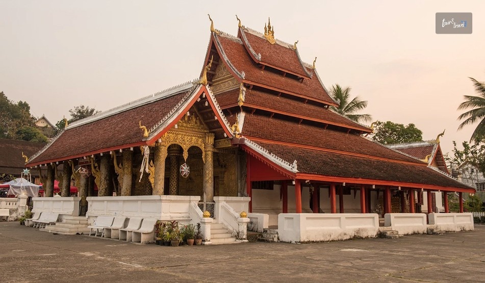 Wat Mai Suwannaphumaham