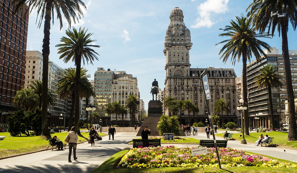 Plaza Independencia And The Government Palace
