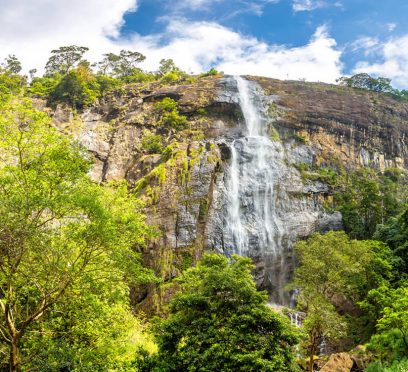 Diyaluma Waterfall