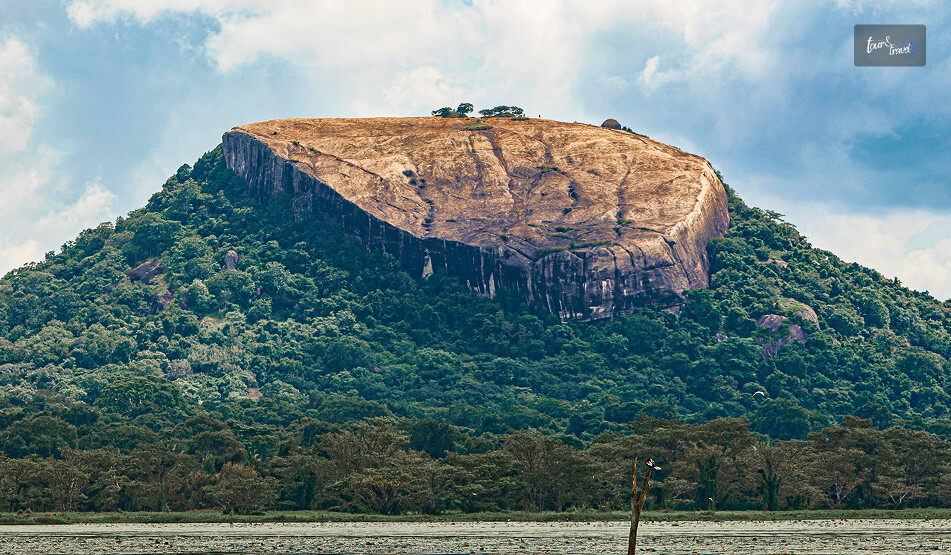 Hiking The Pidurangala Rock