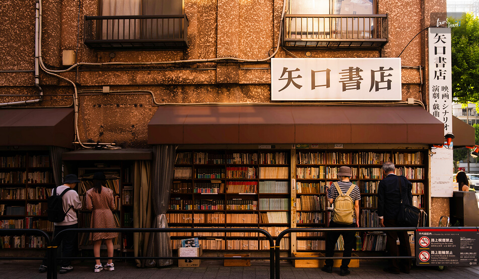 Jimbocho Book Town_ A Neighborhood That Survived World War II
