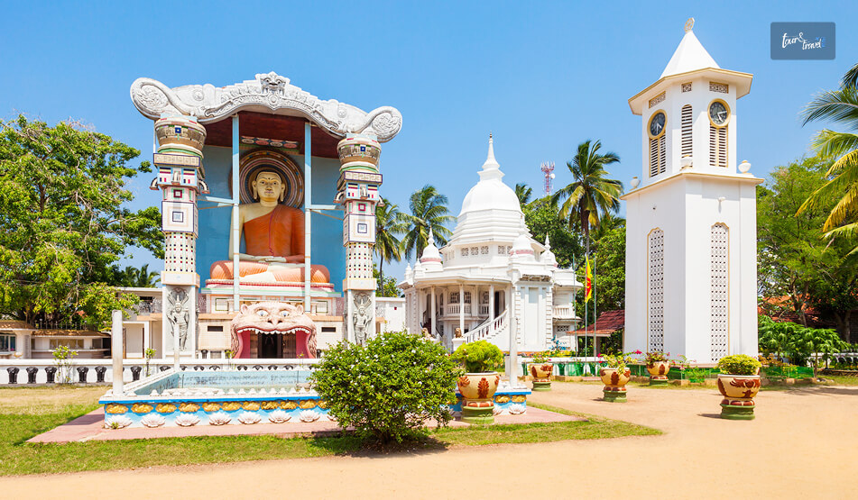 Visiting The Angurukaramulla Temple