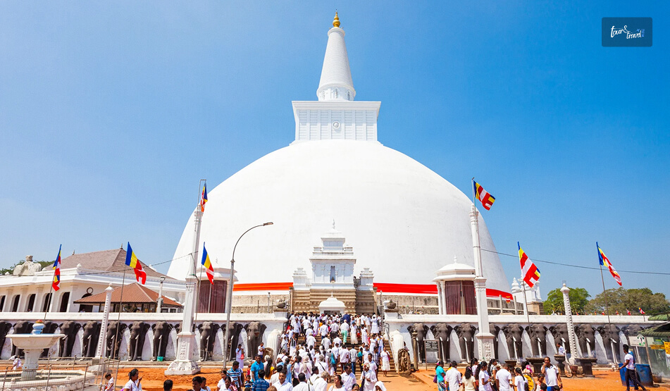 The Gleaming White Ruwanwelisaya Stupa