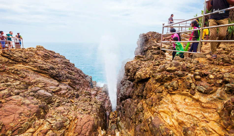 Visiting The Hummanaya Blowhole