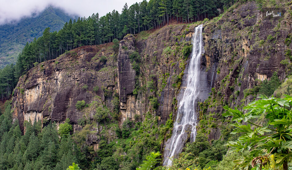 Bambarakanda Waterfalls