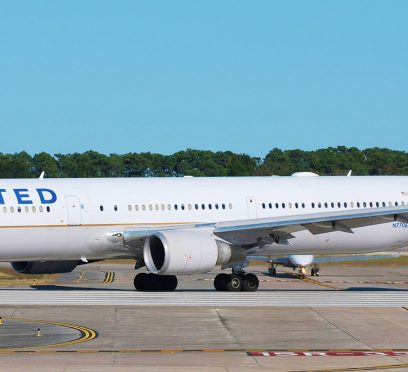 United Airlines flight UA82 emergency