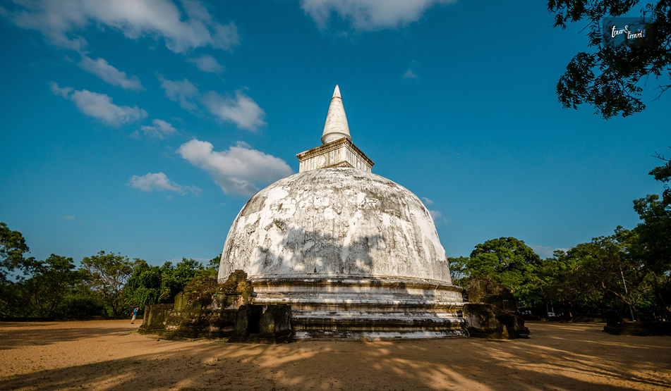Kiri Vehera, Polonnaruwa: Walking Around Sri Lanka’s Best-Preserved Milk Stupa