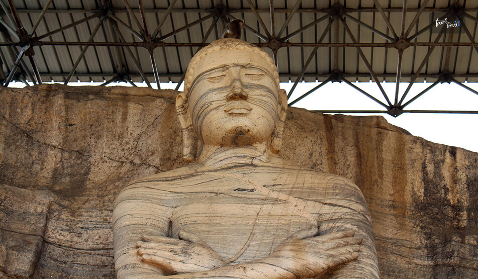 The Standing Figure And The Ananda Debate